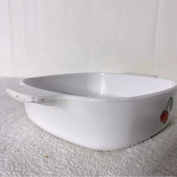 Vintage Corningware Cherry Fruits Pattern Square Casserole With Rubber Tight Lid - Picture 8 of 16